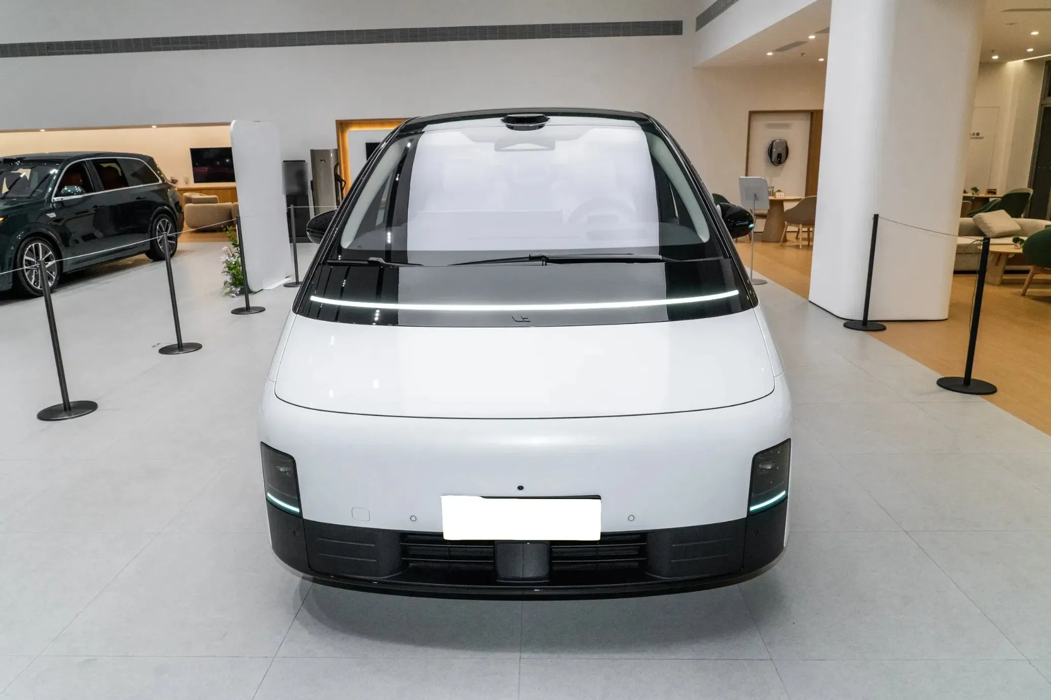 imgi_100_Li-Auto-Mega-2025-New-Electric-Car-for-Large-Space-Luxury-MPV-Car Lixiang Mega Auto Hybrid MPV– In Stock in China | Ready to Ship From China Canada - Image 1